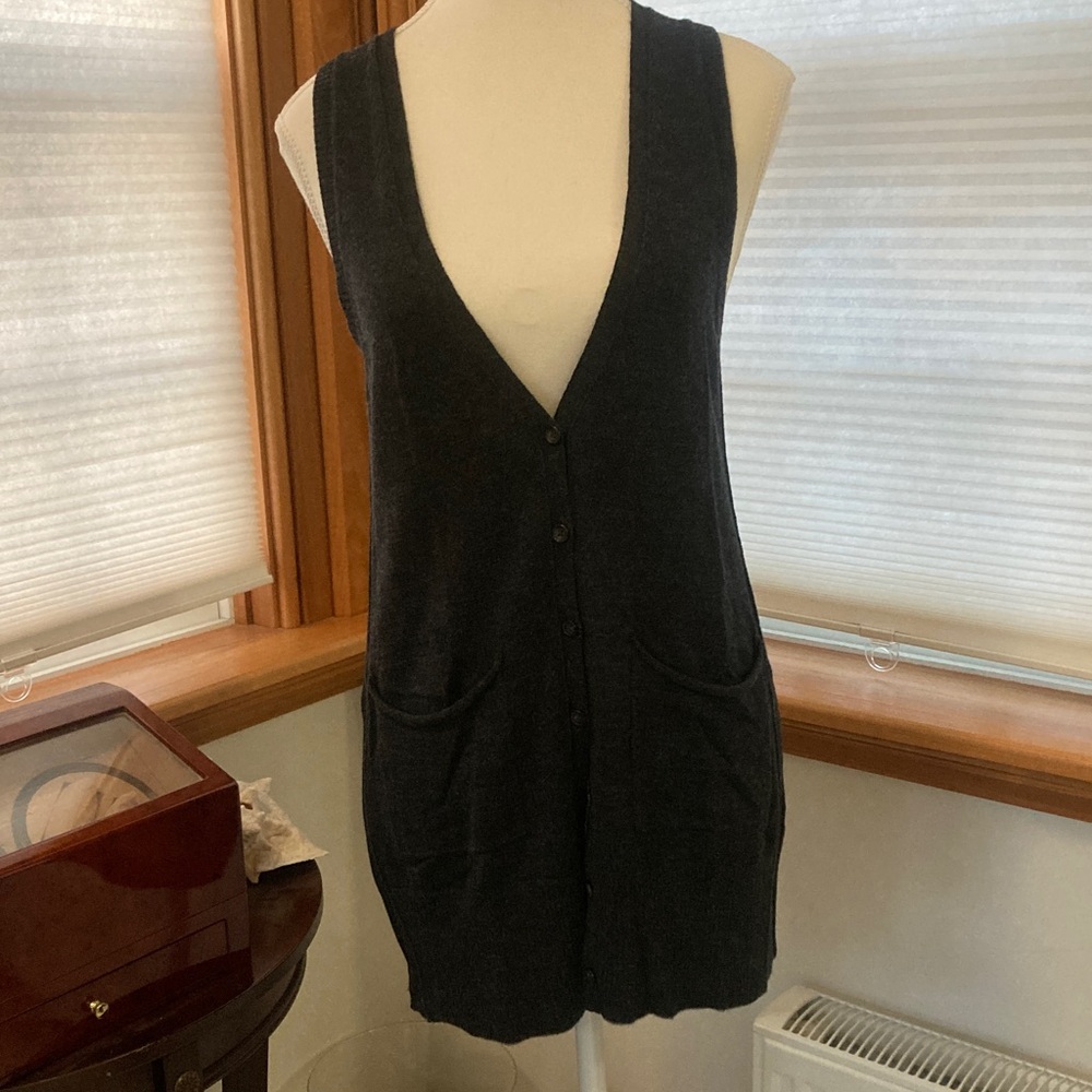 Banana Republic button down long vest with pockets size small
